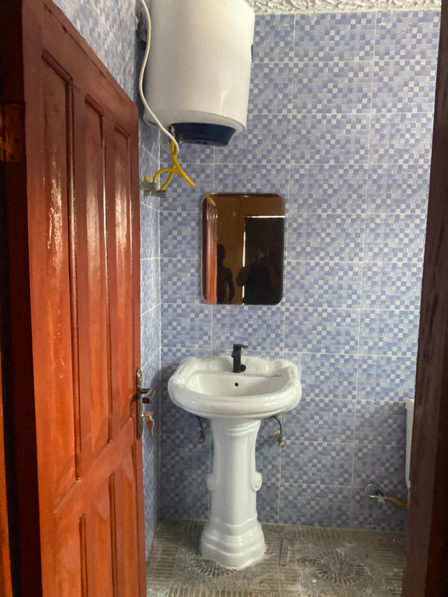 Debora Guest House Freetown Exterior photo