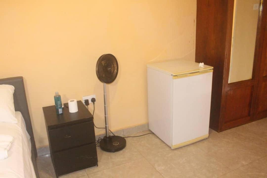 Debora Guest House Freetown Exterior photo